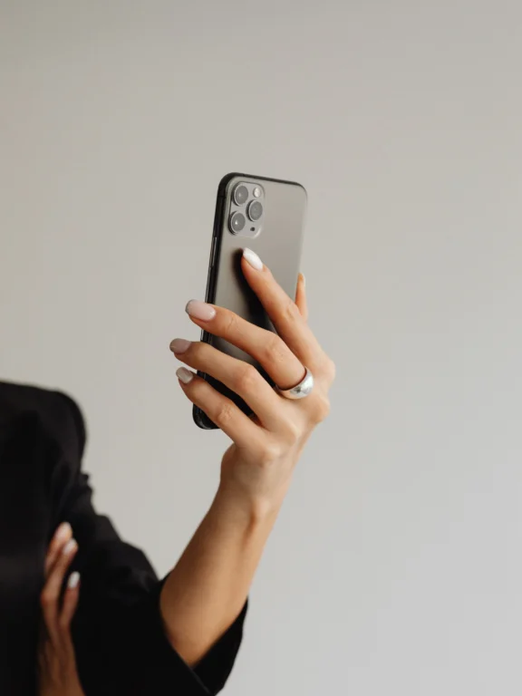 Why Marketing Feels Hard Without a Niche and Easier the Moment You Choose One